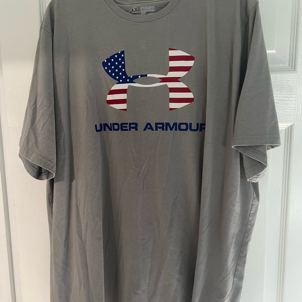 Under Armour Gray T-Shirt with American Flag Logo Men’s XXL